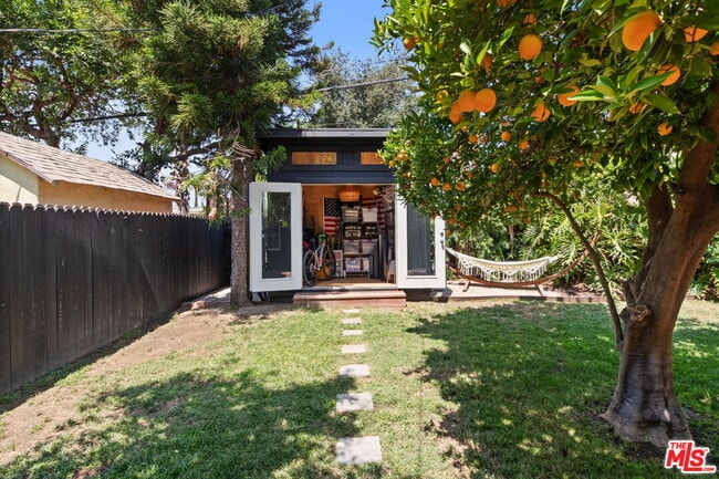 Building Photo - 7339 Lasaine Ave