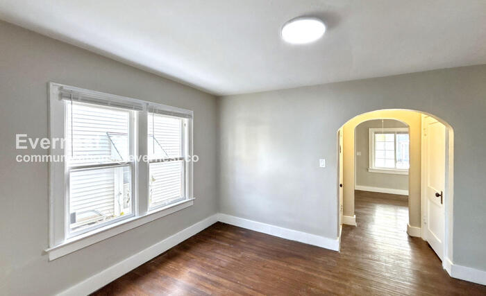 Building Photo - 464 E Oakland Ave