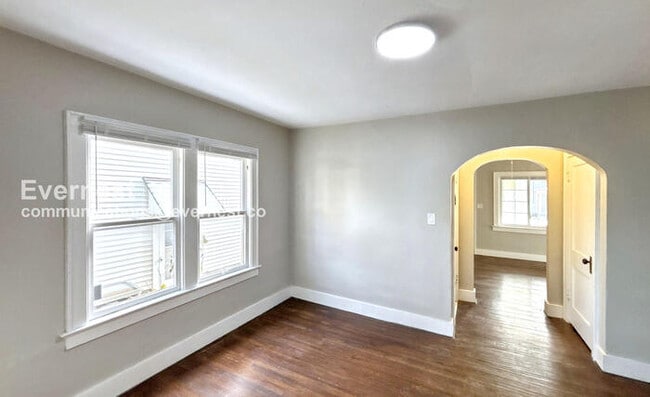 Building Photo - 464 E Oakland Ave