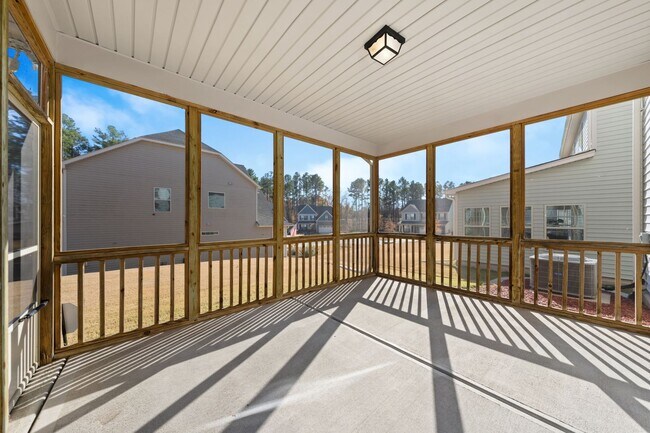 Building Photo - Amazing location in Durham-Pool, Tennis Courts, Gym!