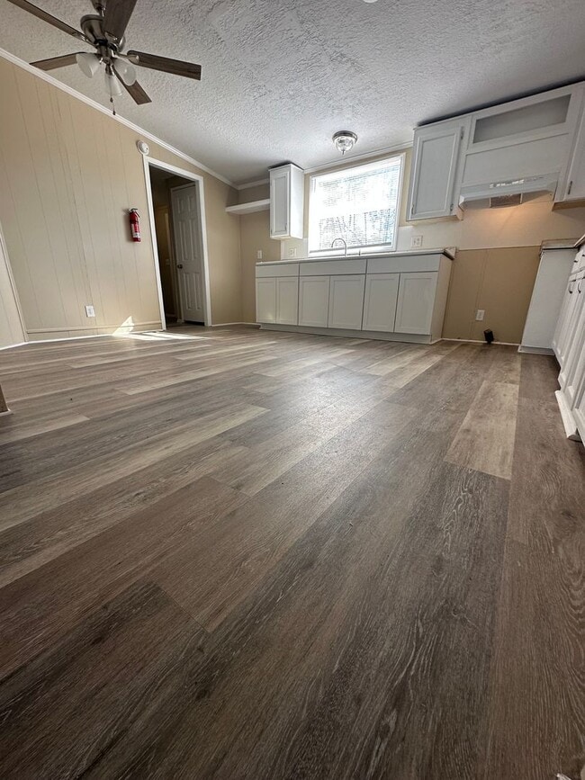 Building Photo - 3 Bed 2 Bath Waterfront Property - Under Renovations