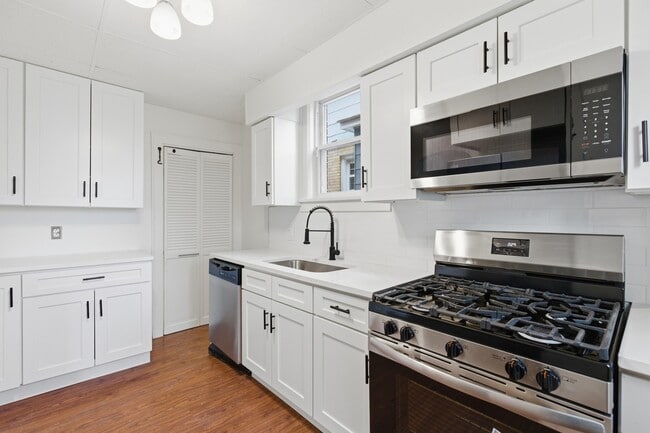 Building Photo - 240 Ridgewood Ave