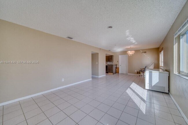 Building Photo - 12220 NE Miami Pl