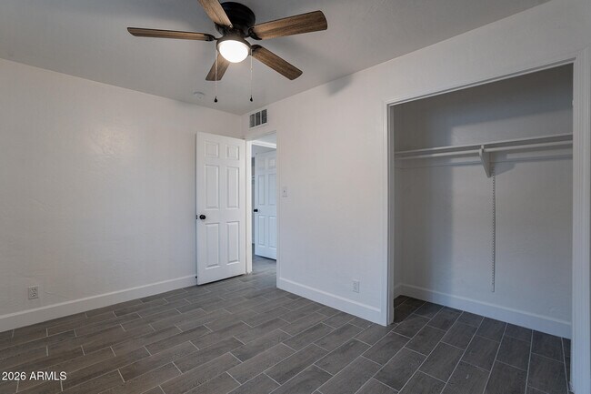 Building Photo - 536 W 18th St