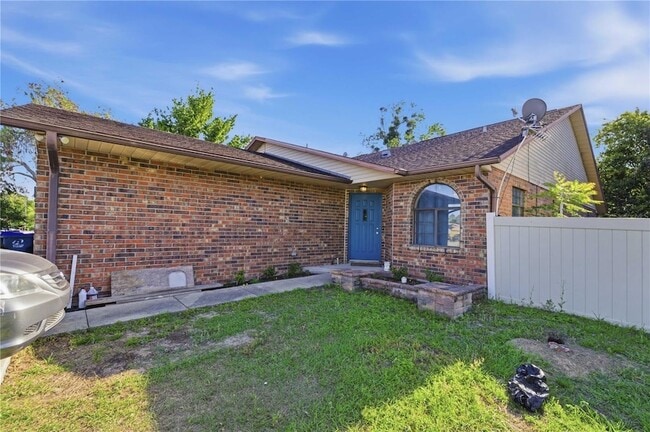 Building Photo - 7818 NE 21 Ave