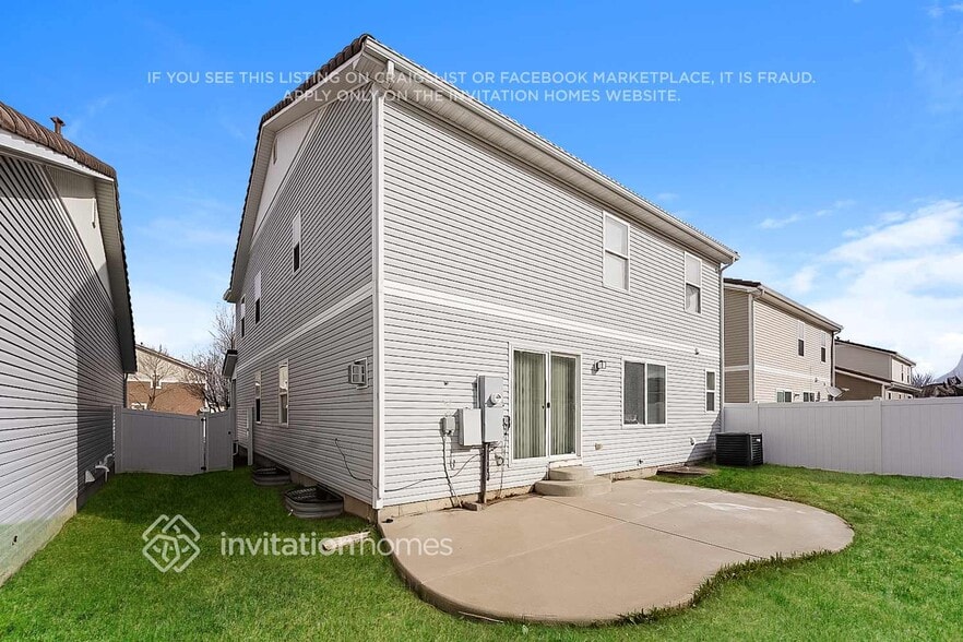 Building Photo - 20460 Randolph Pl