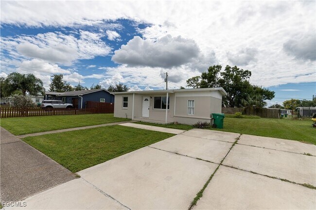 Building Photo - 21043 Bersell Ave