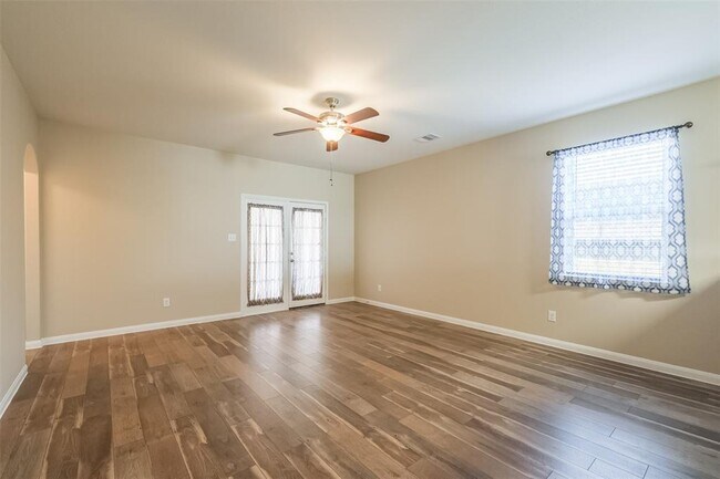 Building Photo - 5114 Harbor Palm Dr