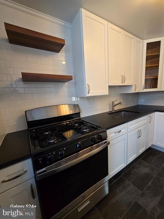 Building Photo - 6618 Boulevard View