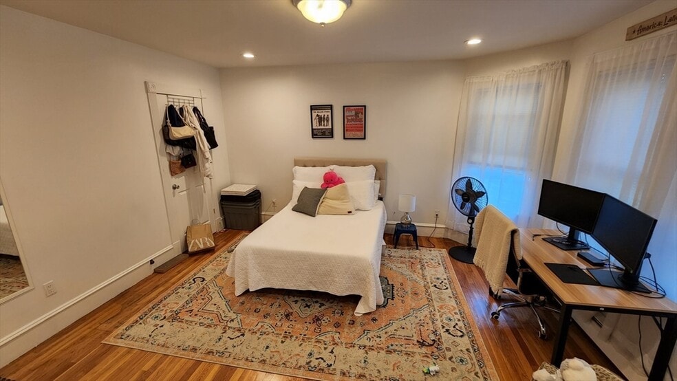 Primary Photo - 305 Chelsea St