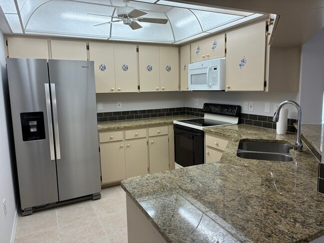 Building Photo - 4063 Center Pointe Pl