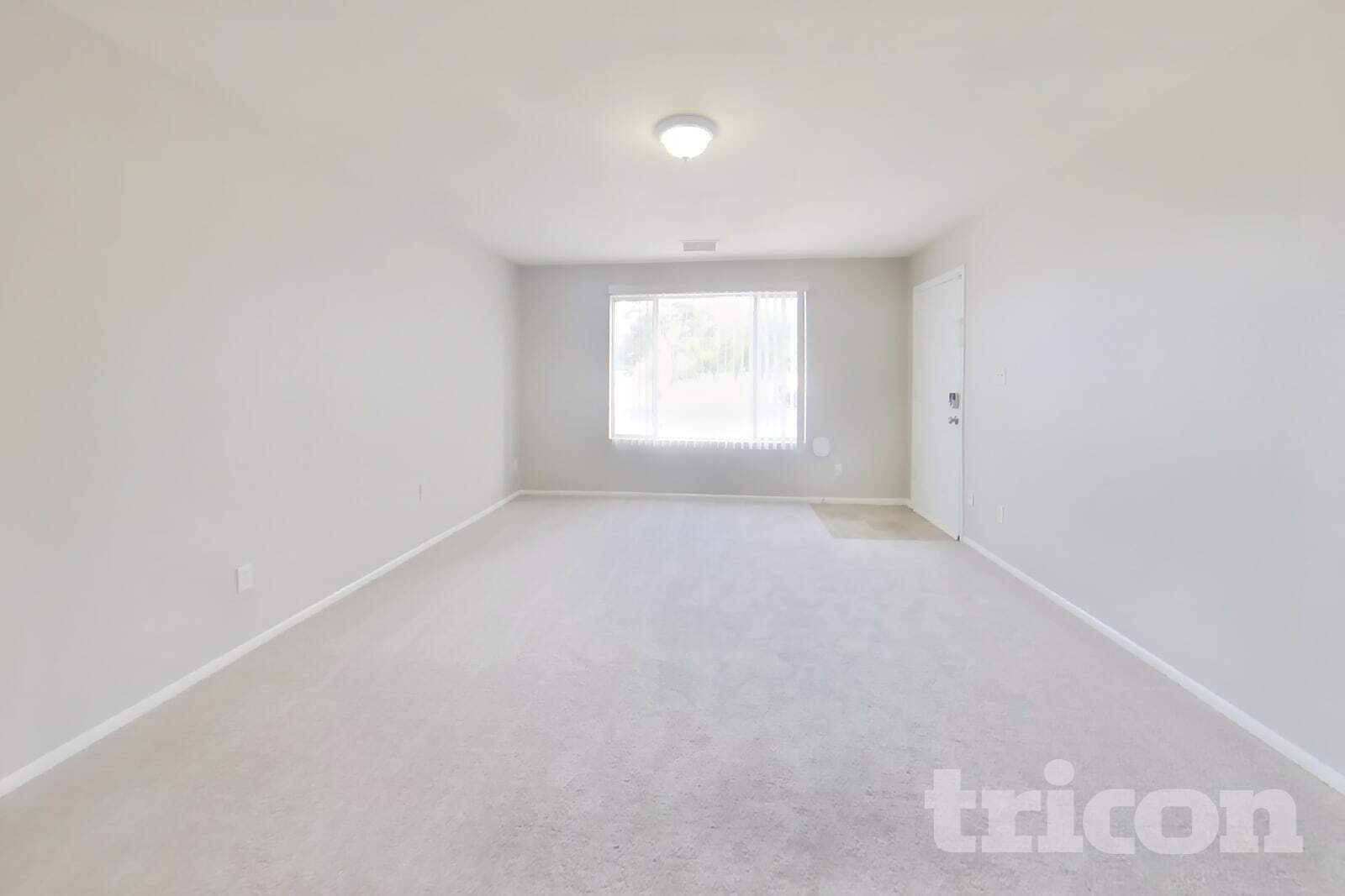 Building Photo - 3849 W Poinsettia Dr