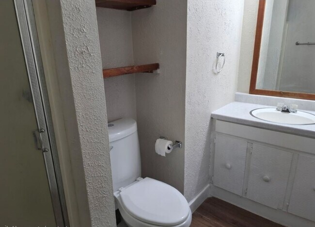 Building Photo - Cozy One Bedroom Apartment in Racine