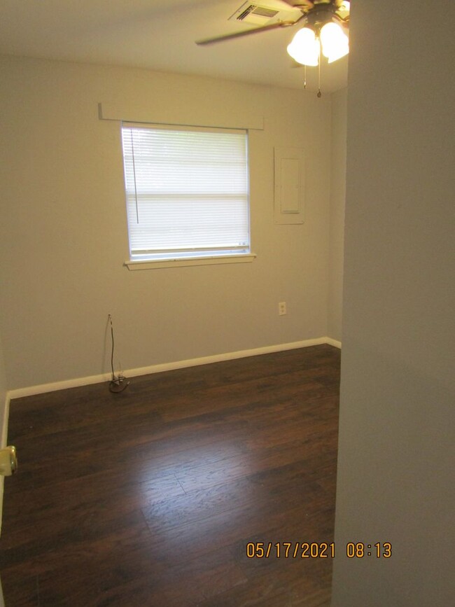 Building Photo - GOOCH ACRES!!