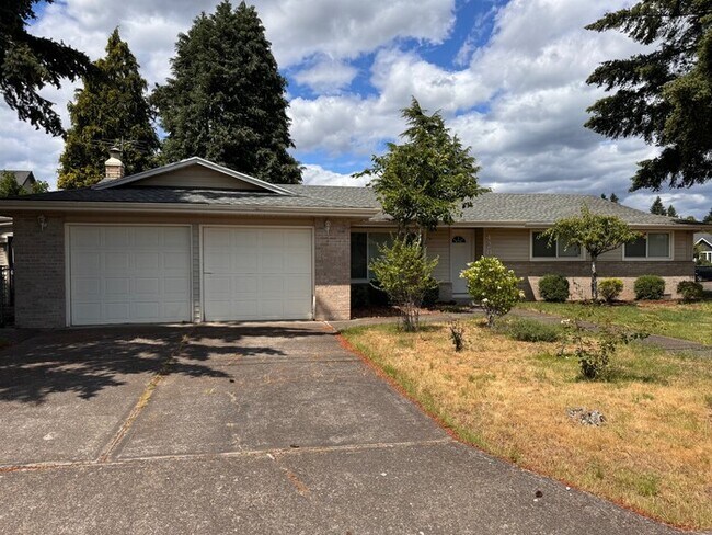 Building Photo - Single Level Home w/HUGE fenced yard, AC, W/D, Garage & More!
