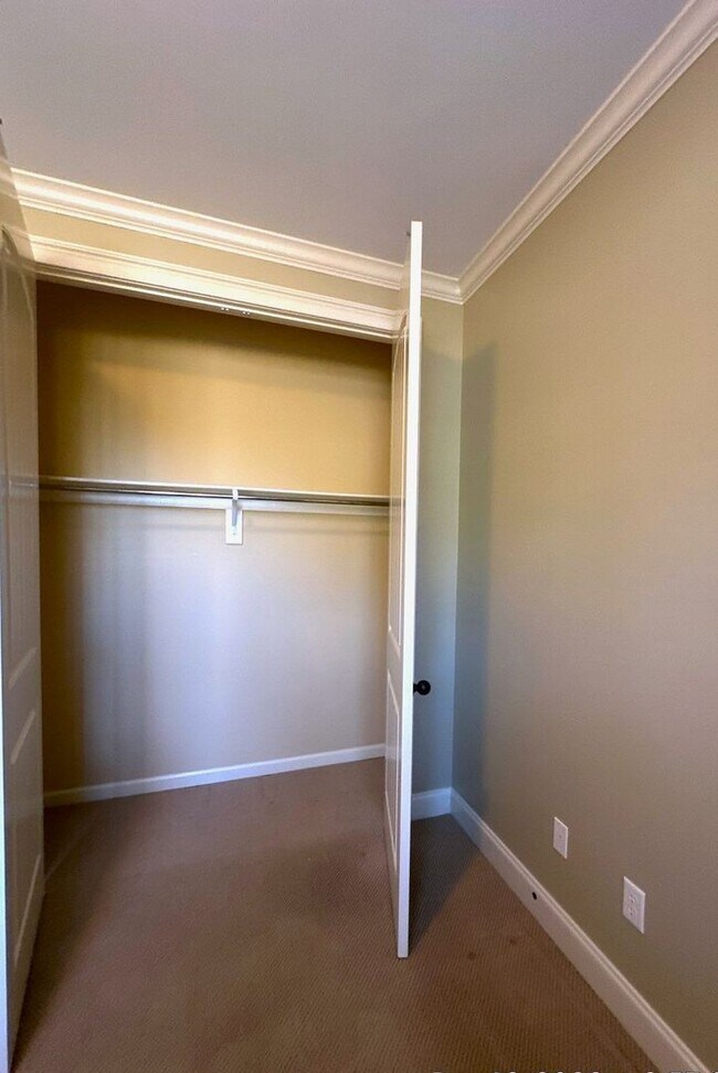 Building Photo - 5 Bedroom /4 Bath House in LAKELAND!!!