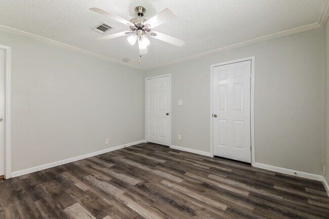 Building Photo - 3 BR/2BA | Newly Renovated Single Family Home  | Huge fenced backyard| In Dallas!