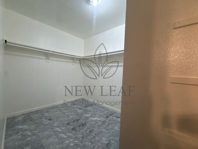Building Photo - Stunning 2 Bedroom in the Heart of Ontario