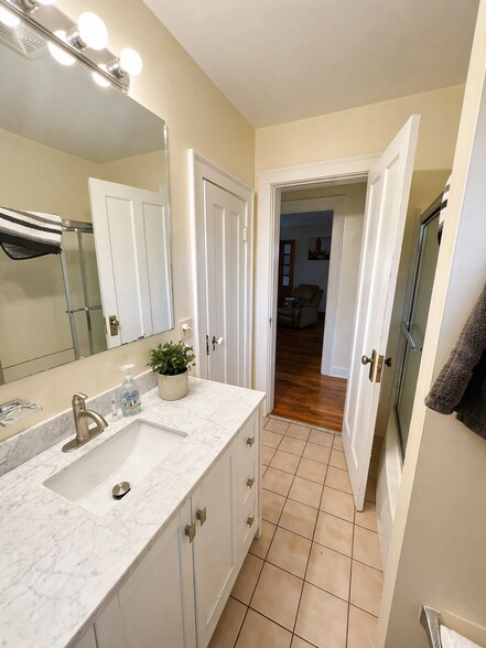 Building Photo - 1429 Dana Ave