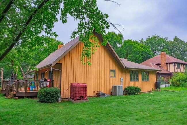 Building Photo - Parkwood Hills – Spacious 4 Bedroom, 3 Bat...