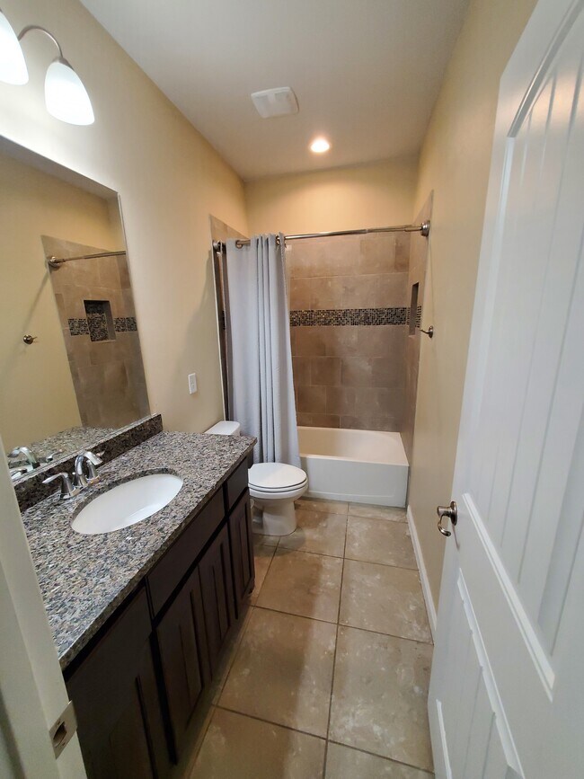 Building Photo - 103 Shadow Mountain Dr