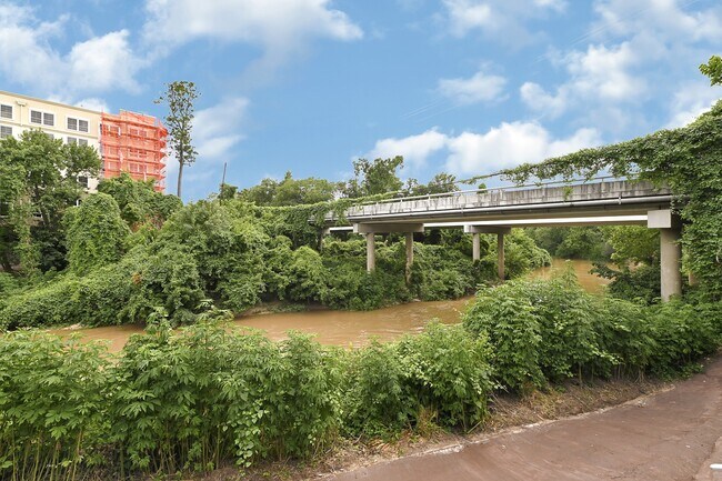 Building Photo - 1 Magnolia Bend Dr