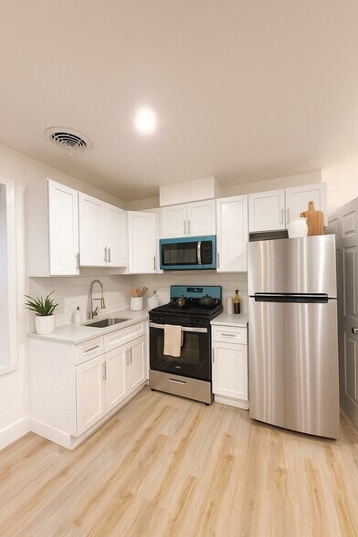 Kitchen - 5211 Ridge Ave
