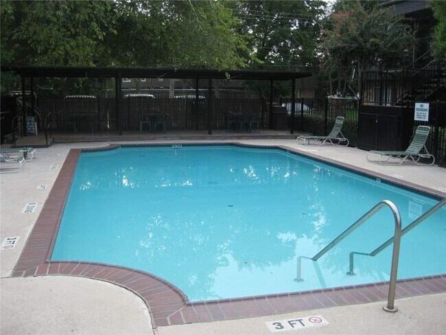 Building Photo - 8941 Gaylord Dr