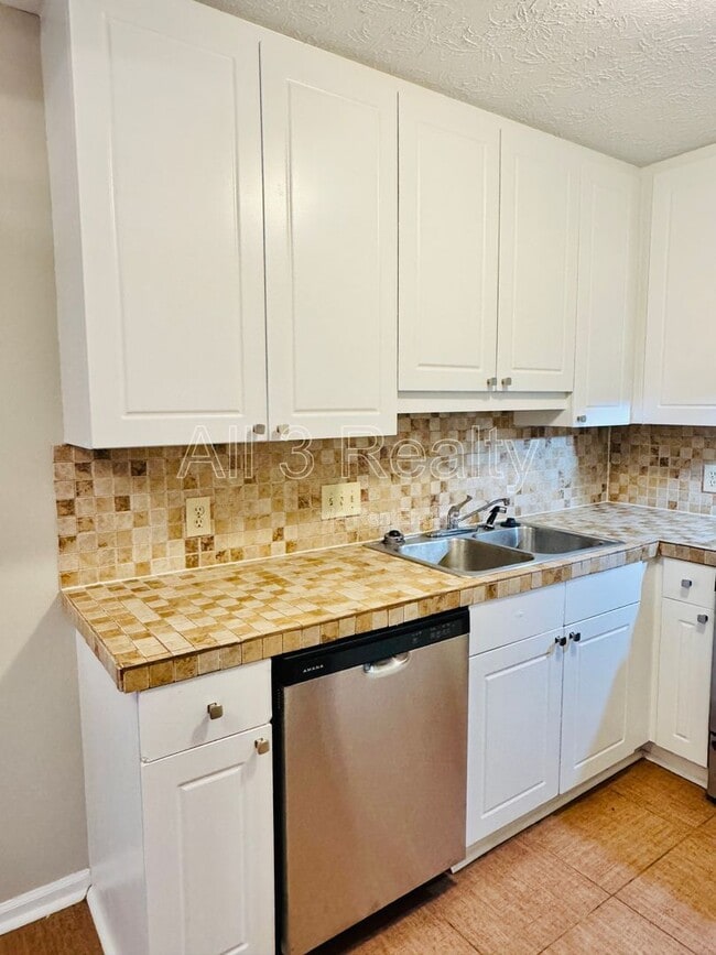 Building Photo - 5931 Brewbaker Blvd