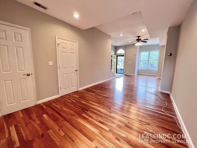 Building Photo - 1016 11th St NE