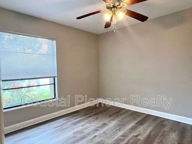 Building Photo - 1413 Thistledown Dr