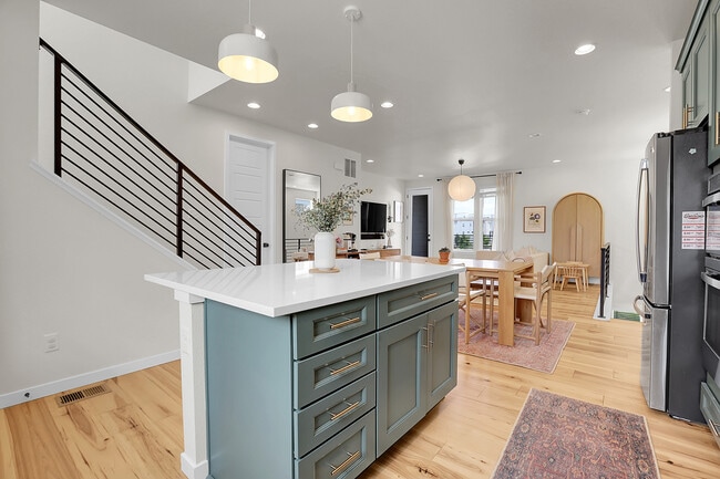 Building Photo - 1719 Zelda Ln