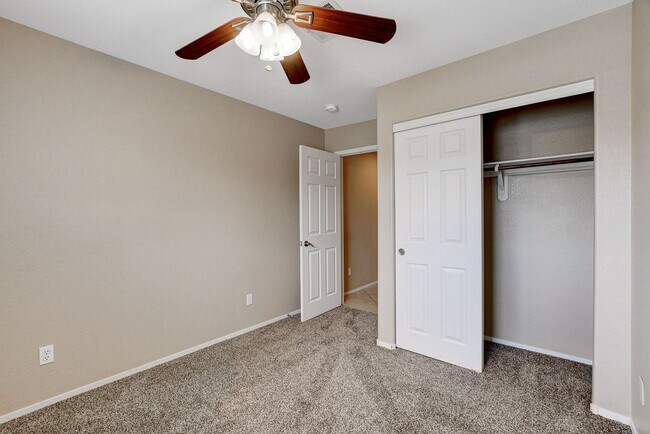 Building Photo - Adorable single story in a gated community!