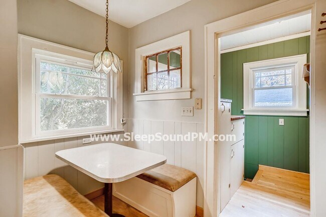 Building Photo - 3705 NE 72nd Ave