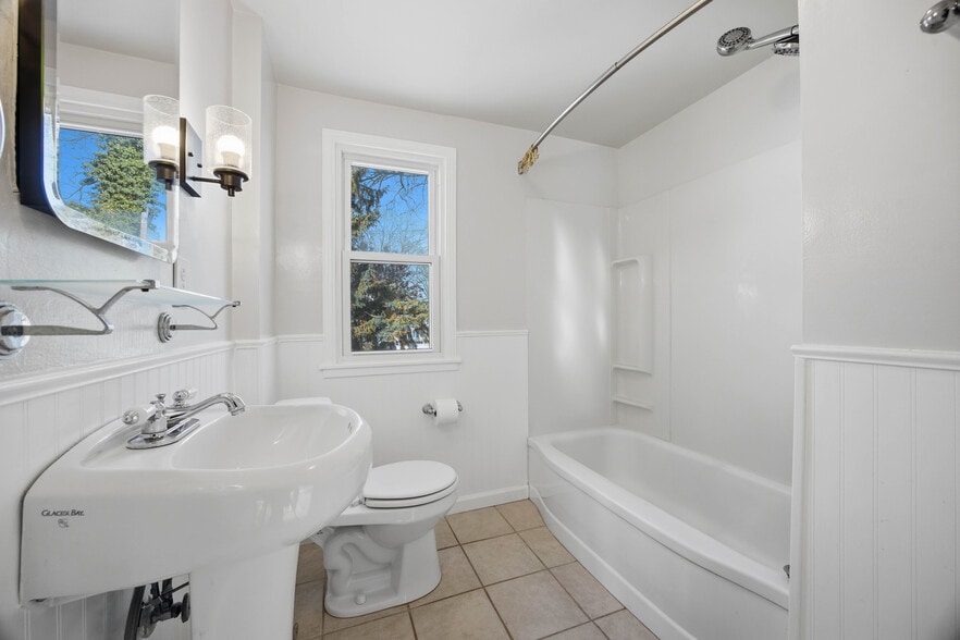 Building Photo - 470 Falstaff Rd