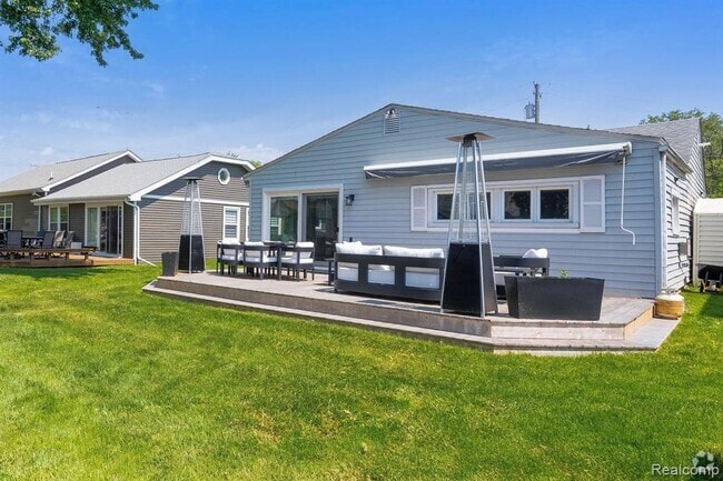 Building Photo - 1466 Rossdale Dr