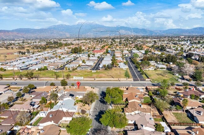 Building Photo - Single-Story 3 Bed with Covered Patio & Gated Yard
