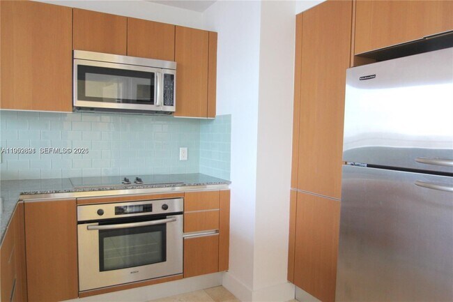 Building Photo - 1050 Brickell Ave