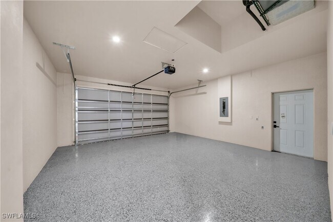Building Photo - 903 NE 23rd St