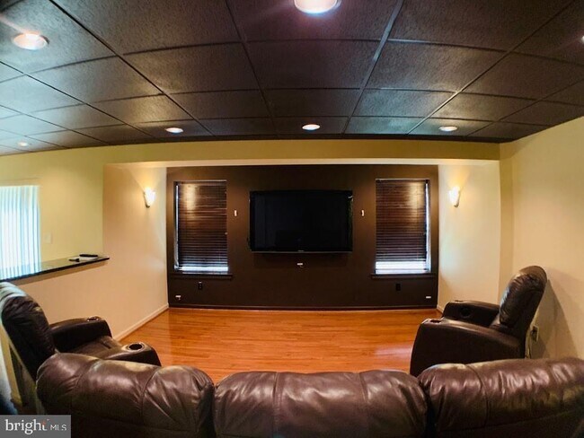 Building Photo - 21 Warwick Way