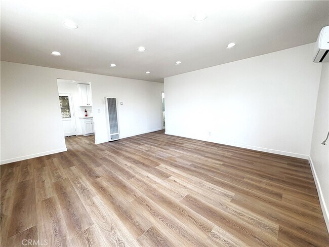 Building Photo - 1103 S Hobart Blvd