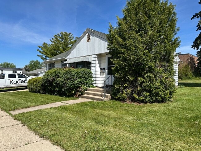Building Photo - 2023 6th St