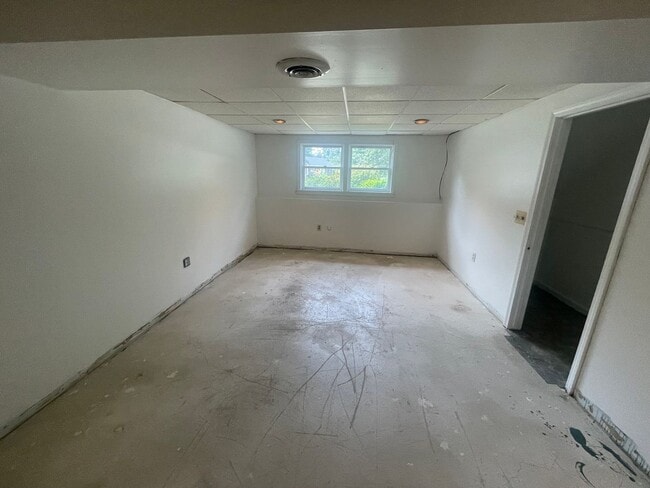 Building Photo - 3 Bedroom on a Large Plot