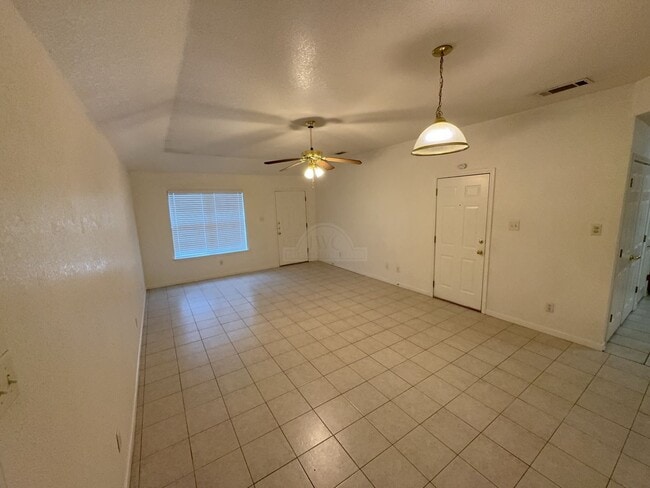 Building Photo - 2807 Edgefield