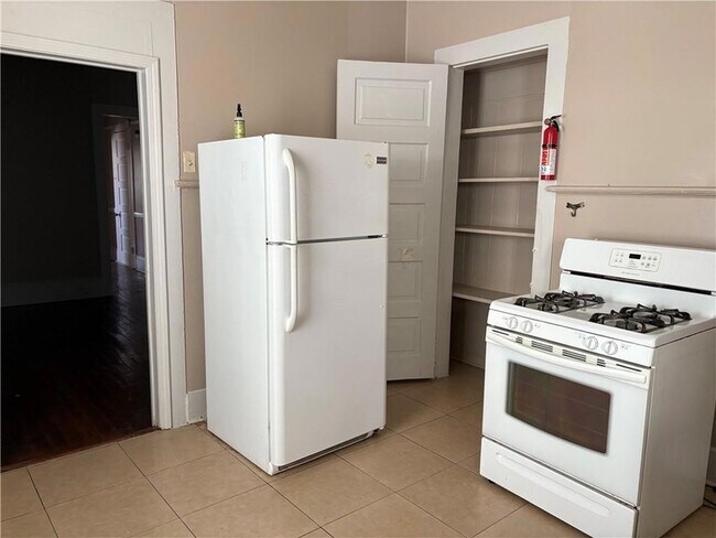 Building Photo - 825 Olga St