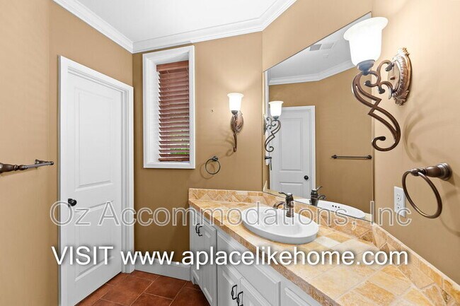 Building Photo - 16690 Country Club Dr