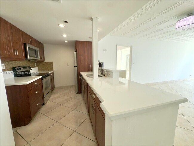 Building Photo - 1717 N Bayshore Dr