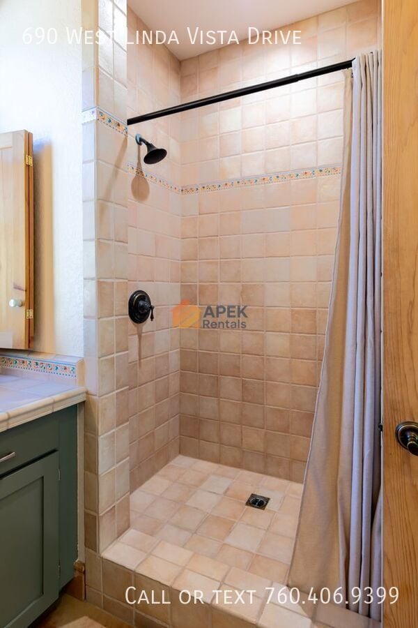 Building Photo - 690 W Linda Vista Dr