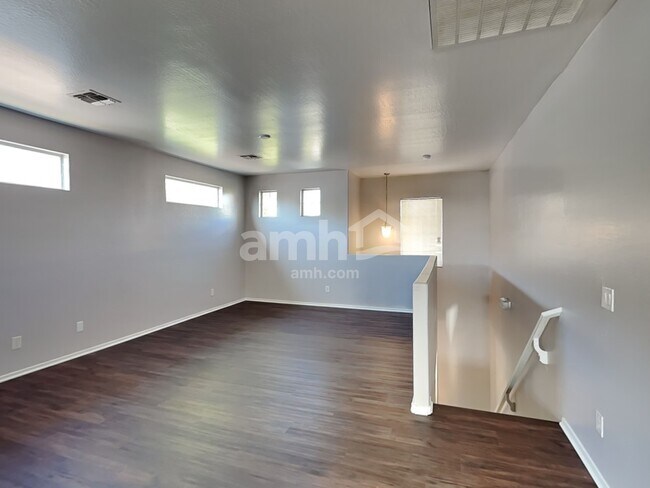 Building Photo - 6922 S 38th Ln