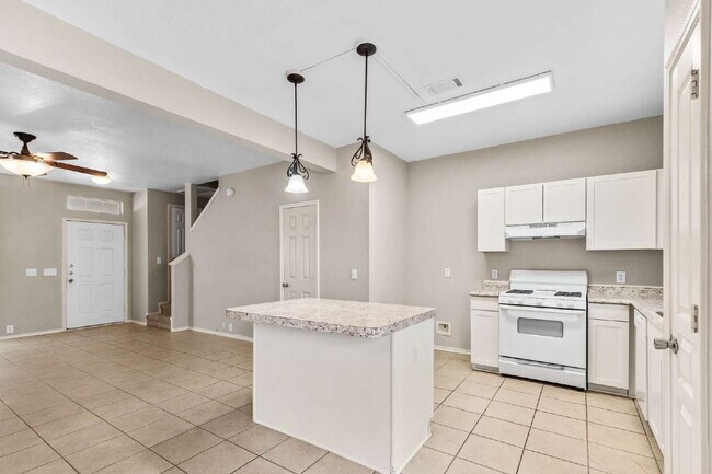 Building Photo - 16802 Pine Castle Dr